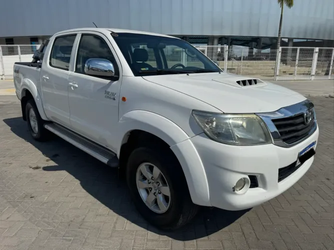 Toyota Hilux CD SR D4-d 4X4 3.0 TDI Dies Aut. 2013