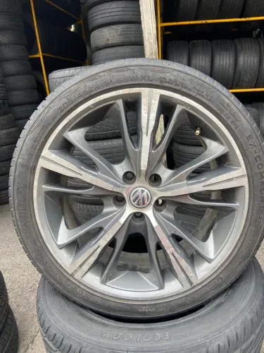 Roda Volkswagen 5 furos aro 17 do as rodas 1,300,00 roda e pneu 2,000,00