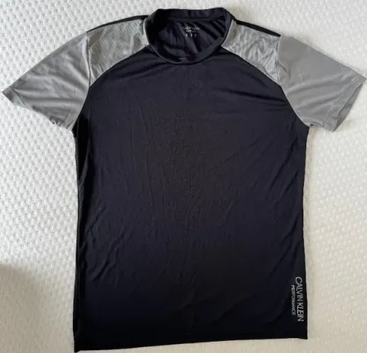 Camisetas de Treino Masculina Calvin Klein Performance ORIGINAIS - Tamanho M
