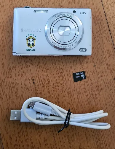 Câmera Digital Samsung ST2014F Edição CBF Wi-Fi + Cartão 32GB