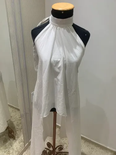 Blusa Branca Feminina Gola Alta Frente Única Elegante ?
