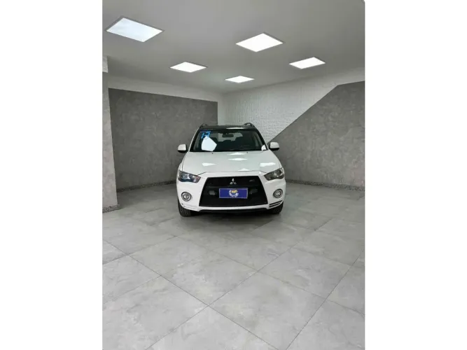 Mitsubishi Outlander 3.0/ GT 3.0 V6 Aut. 2013