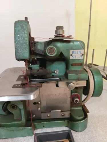 Vendo essas duas máquinas de costuras, uma OVERCLOK e outra GALONEIRA<br>CINZA É Galoneira)