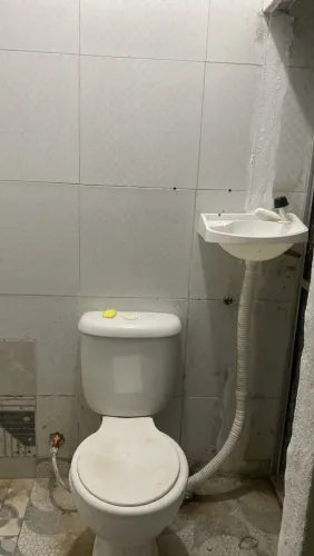 Casa pequena em Dois Unidos para alugar 
