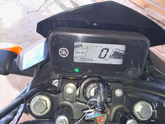 Vendo moto boa , tudo em dia financiada.