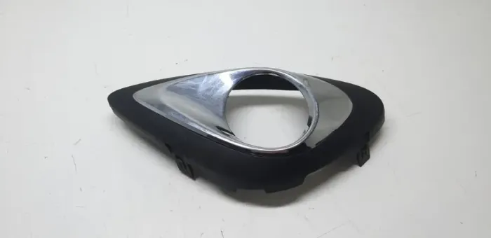 Moldura Farol De Milha Lado Esquerdo Nissan March 2014/2019 Prateado Esquerdo 