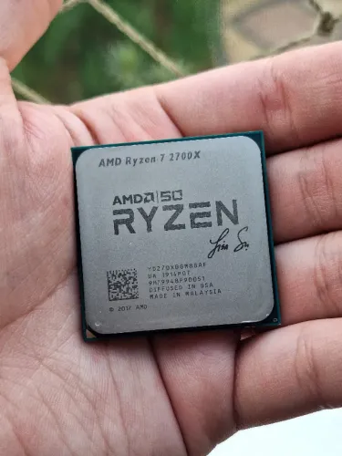 Processador AMD Ryzen 7 2700X! Edição especial de 50 anos da AMD, com autografo da CEO!