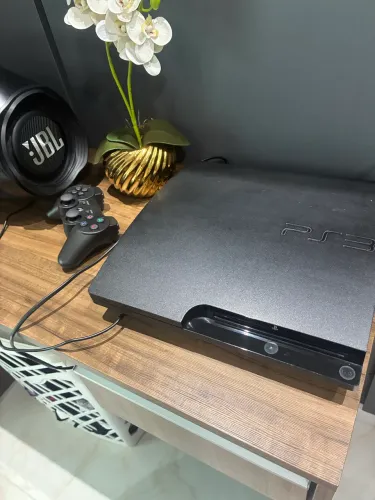 PS3 com 2 controles e 2 carregadores