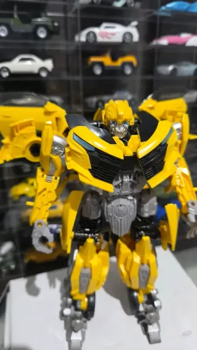Bumblebee Studio Series 25 - Oversised