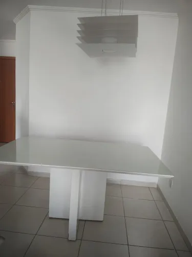Mesa de Jantar Branca com superfície em vidro
