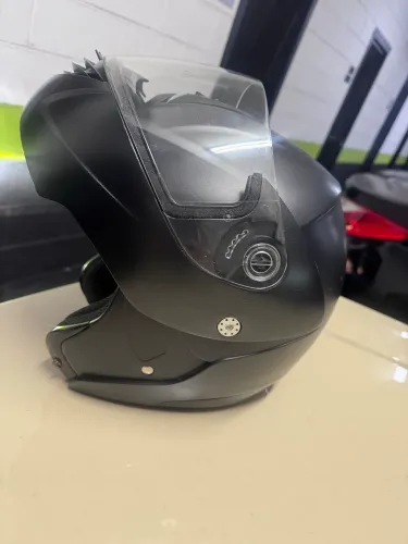 Capacete usado pouquíssimas vezes