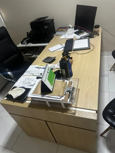 Móveis para Escritório ? Mesa Diretoria + Armários