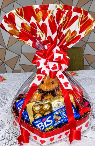 Cesta Café da Manhã Romântica Com Chocolate Ferrero Rocher Ursinho e Mensagem Romântica.