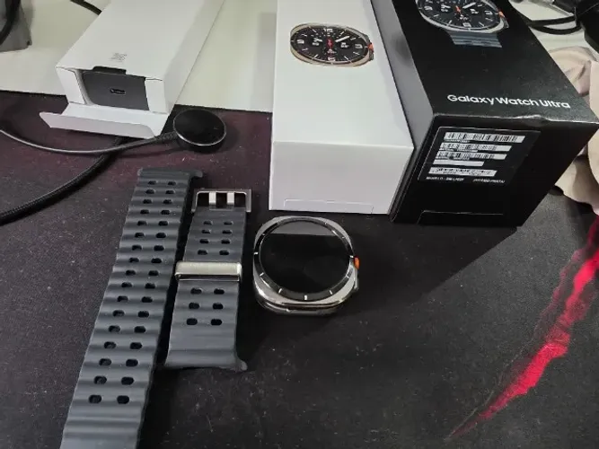 Samsung Galaxy Watch Ultra (2024) - Prata - 32gb