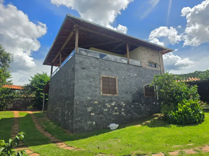 Sítio 4.000m² em Mateus Leme | Piscina, Sauna, Chalé, Lago e Poço Artesiano