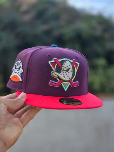 Boné mighty ducks super patos brilha no escuro