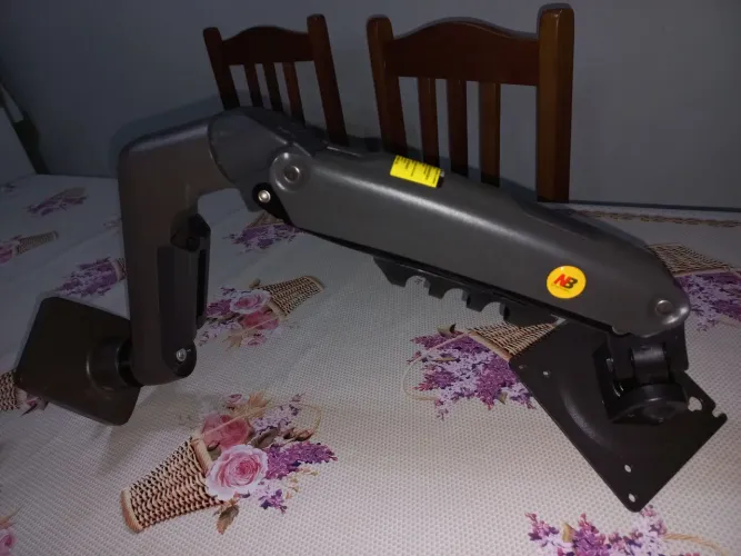 Suporte da Marca NB para monitores e TVs.