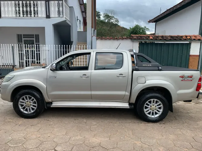 Toyota Hilux CD SRV D4-d 4X4 3.0 TDI Diesel AUT 2012
