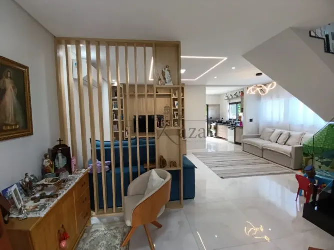 Oportunidade - Casa em Condomínio - Jacareí - Condomínio Bosque dos Manacás - 3 Dormitório