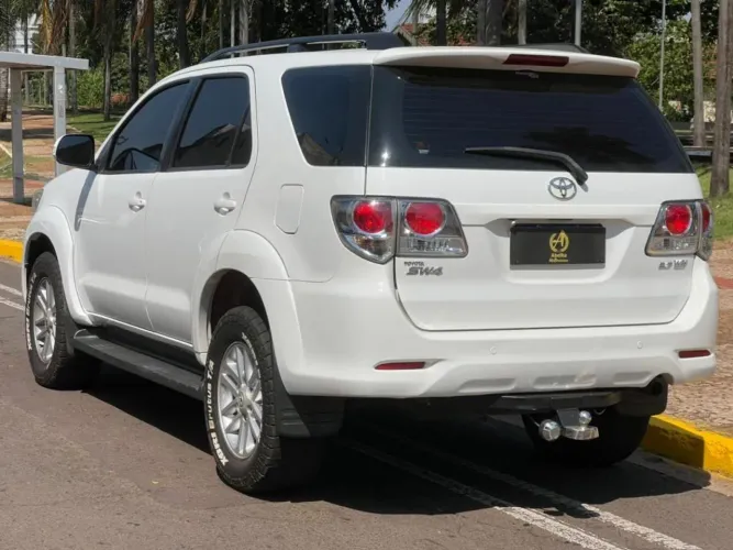 Toyota Hilux SW4 SR 4X2 2.7/ 2.7 Flex 16V Aut. 2015