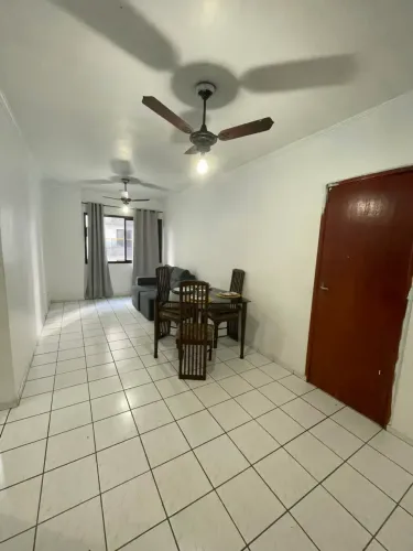 Apartamento enorme! 60 mts da praia, elevador, garagem