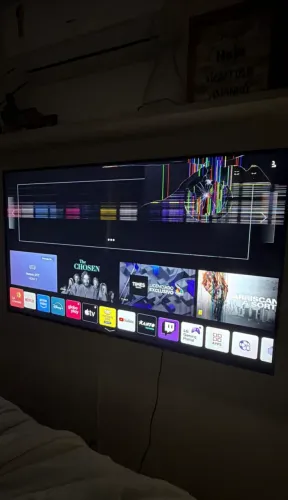 Vendo televisões quebradas