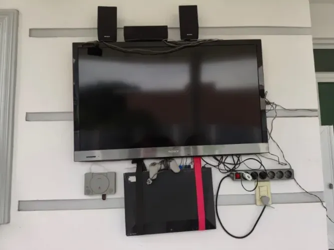 Kit Retro SONY (TV + Home Theater + Playstation Classic)
