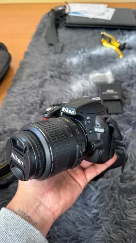 Nikon D3100 + Lente