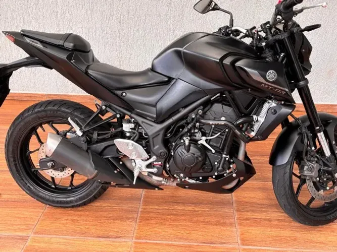 Yamaha MT-03 321/ABS 2024 Preta. Em ótimo estado de conservação. 