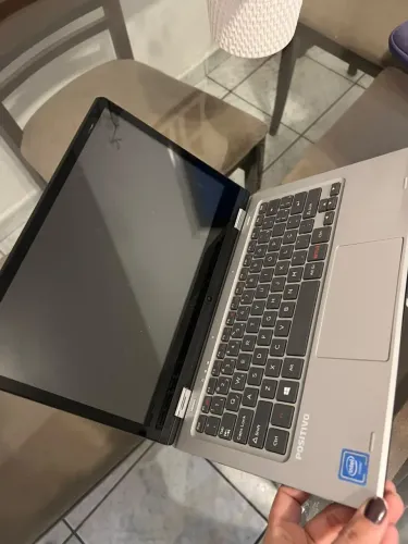 Notebook Positivo 2 em 1 - COM DEFEITO