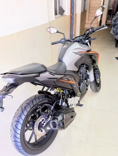 Fazer FZ25 2025/2025 com apenas 370km