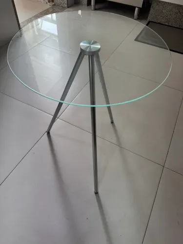 Mesinha de vidro elegante
