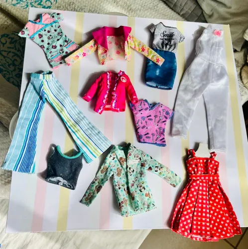 Lote 10 de roupas Barbie