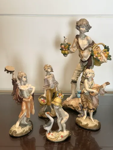 Jogo de esculturas decorativas (estilo clássico)