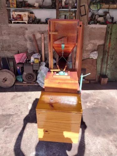 Vende se moinho  de fuba 