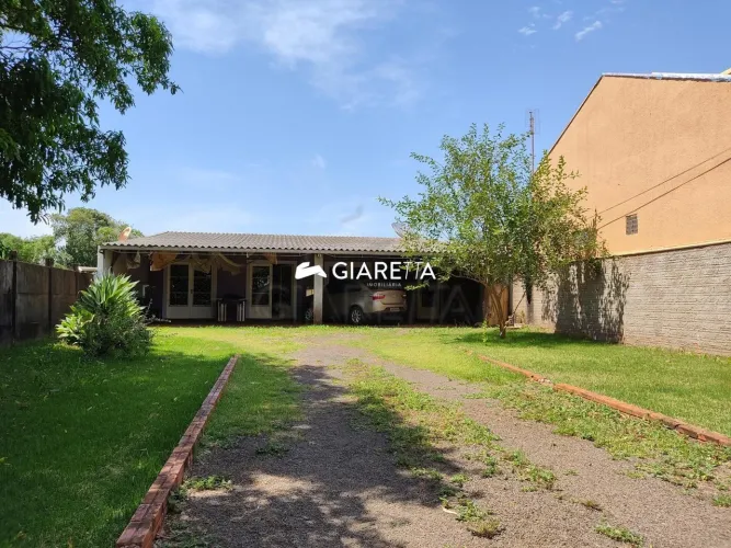 Casa com terreno amplo disponível para venda no JARDIM GISELA, TOLEDO - PR