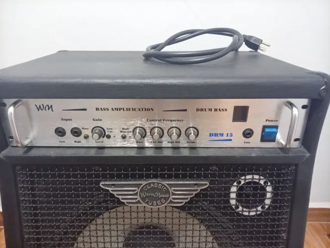 Cubo baixo warm music dbm 15 200 watts RMS