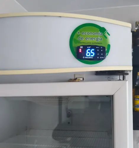 Vende-se um freezer vertical 220 w