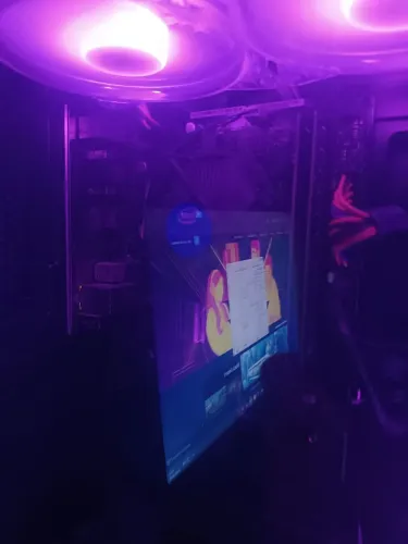 Vendo um i3 de 8 geração com a placa mãe