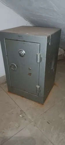 Cofre de aço grand em bom estado
