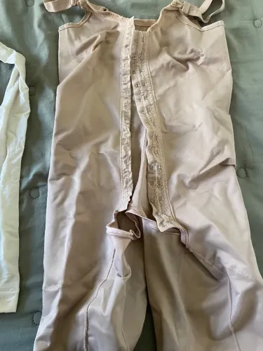 Vendo kit pós cirúrgia plástica meia + cinta M