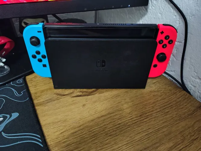Nintendo Switch OLED Desbloqueado + 64GB + GameSir Nova Lite