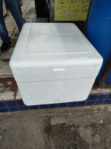 Caixa térmica isofort 100 litros R$ 80,00 Nova 
