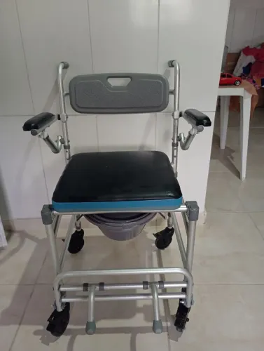 Cadeira de roda de  Banho ?