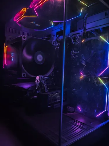 PC Gamer Completo Seminovo - Ryzen 5 5600 + RTX 5060 + B550M Aorus Elite + 16GB 3600MHz +