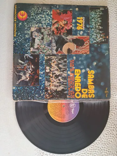 Vendo coleção de LPs de escolas de samba do RJ em ótimo estado de conservação. 1976 à 1992