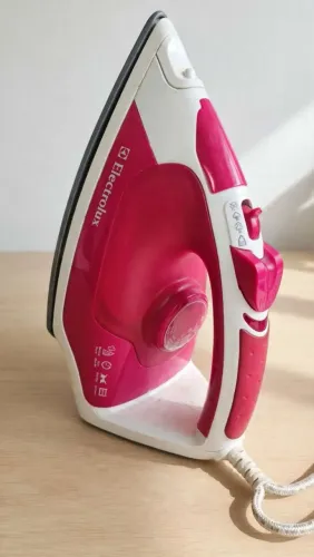 Ferro Electrolux Easyline SIB21 Rosa 127V 1250W