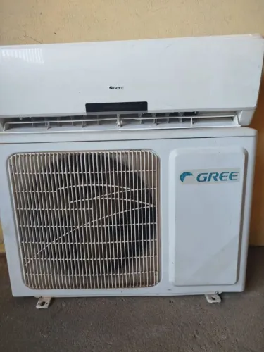 Vendo ar-condicionado 12 mil BTUs GREEN. OBS: Foi todo revisado só no jeito de estalar