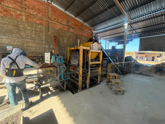 Máquina de fabricar blocos de concreto