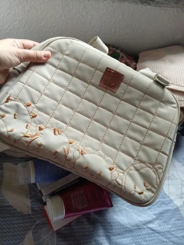 Bolsa maternidade bege, usada somente 2 meses. Sem marcas de uso